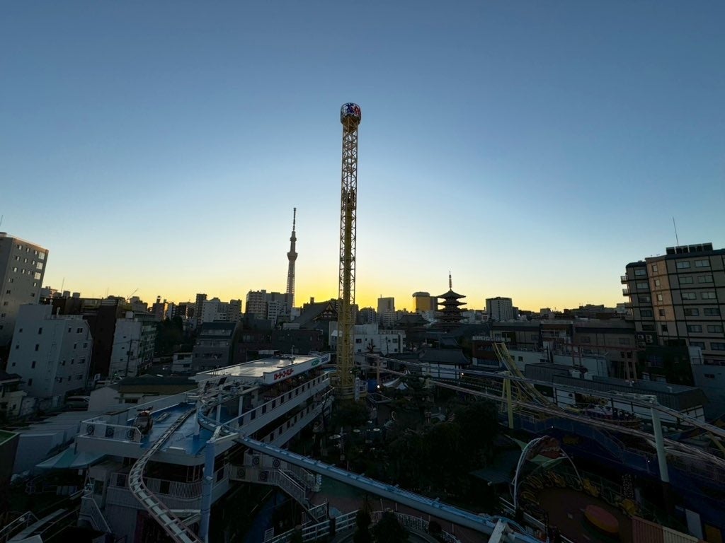 浅草花やしきが2025年元日、巳年イベントを開催、昆虫爬虫類展で新年を祝う