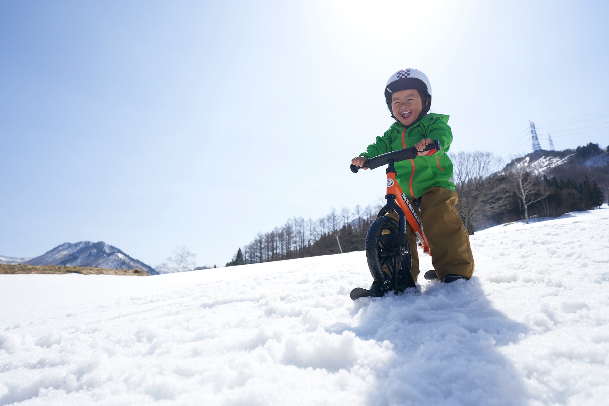 ストライダージャパン、スノーストライダー試乗レンタルサービス開始、限定カラーSAFARIで雪山体験を