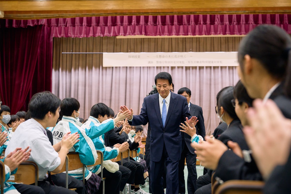 警察庁特別防犯対策監が茨城町で特殊詐欺、闇バイトの危険性を訴える