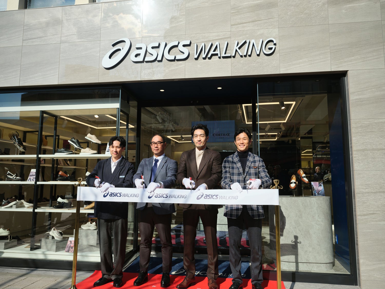 アシックス商事、神戸にASICS WALKING直営店オープン、3次元足形計測機も導入